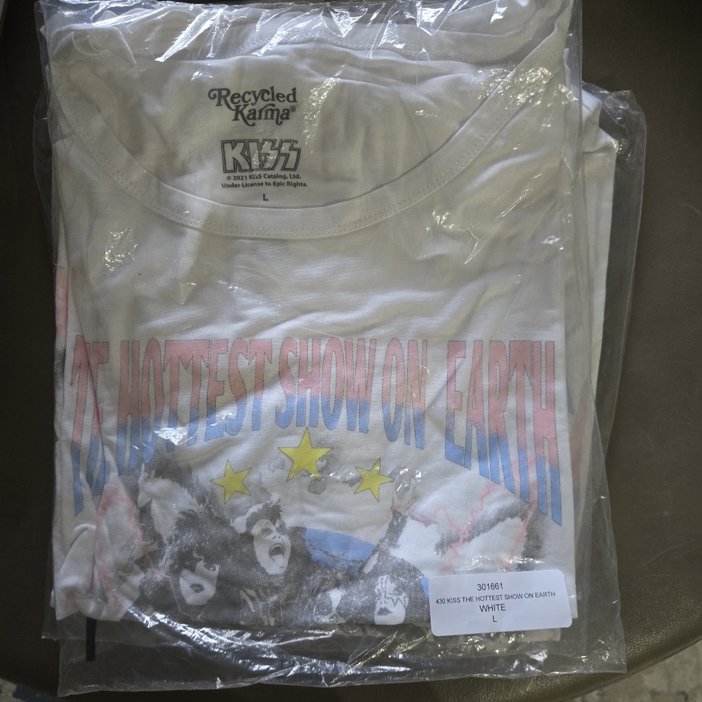 NWOT Recycled Karma Kiss tee - Picture 5 of 7